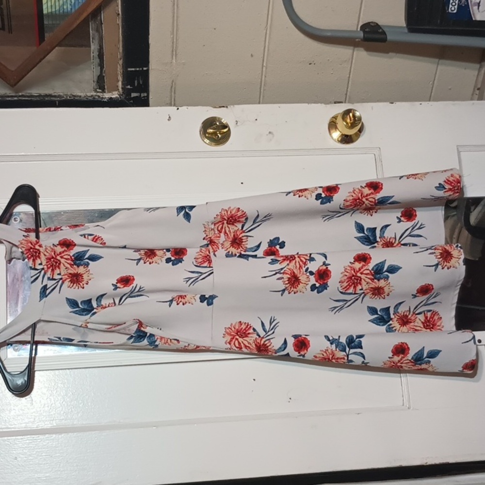 Pretty No boundaries white/ red flower print dress